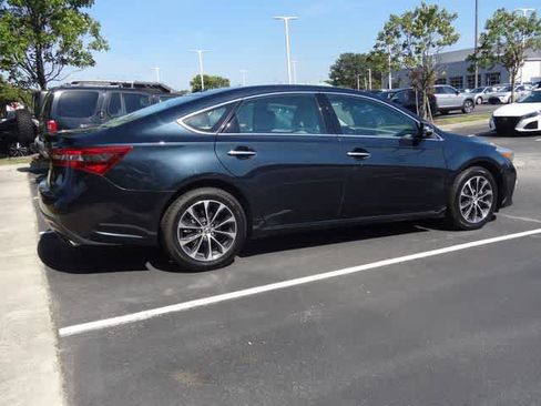 Used 2017 Toyota Avalon XLE Premium w/ All Weather Liner Package FWD image 5