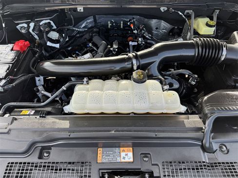 Used 2025 Ford Expedition Active image 28