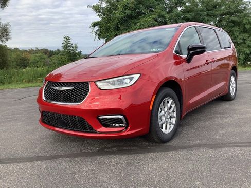 New 2026 Chrysler Pacifica Select image 8
