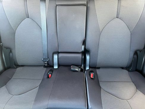 Used 2025 Toyota Highlander LE FWD image 43