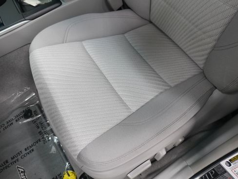 Used 2016 Toyota Camry LE FWD image 12