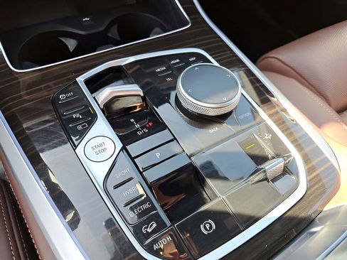 Used 2025 BMW X5 xDrive50e image 28