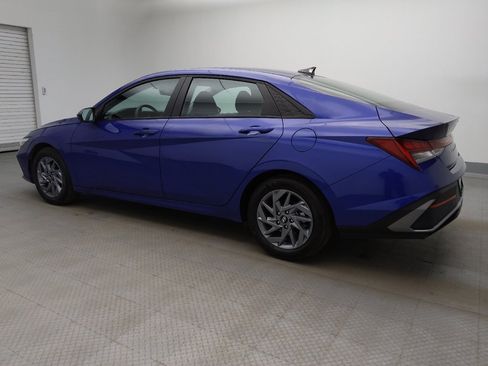 Used 2025 Hyundai Elantra Hybrid FWD image 3