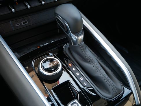 New 2025 Chevrolet Colorado ZR2 w/ Off-Road Front Bumper Package AWD/4WD image 9