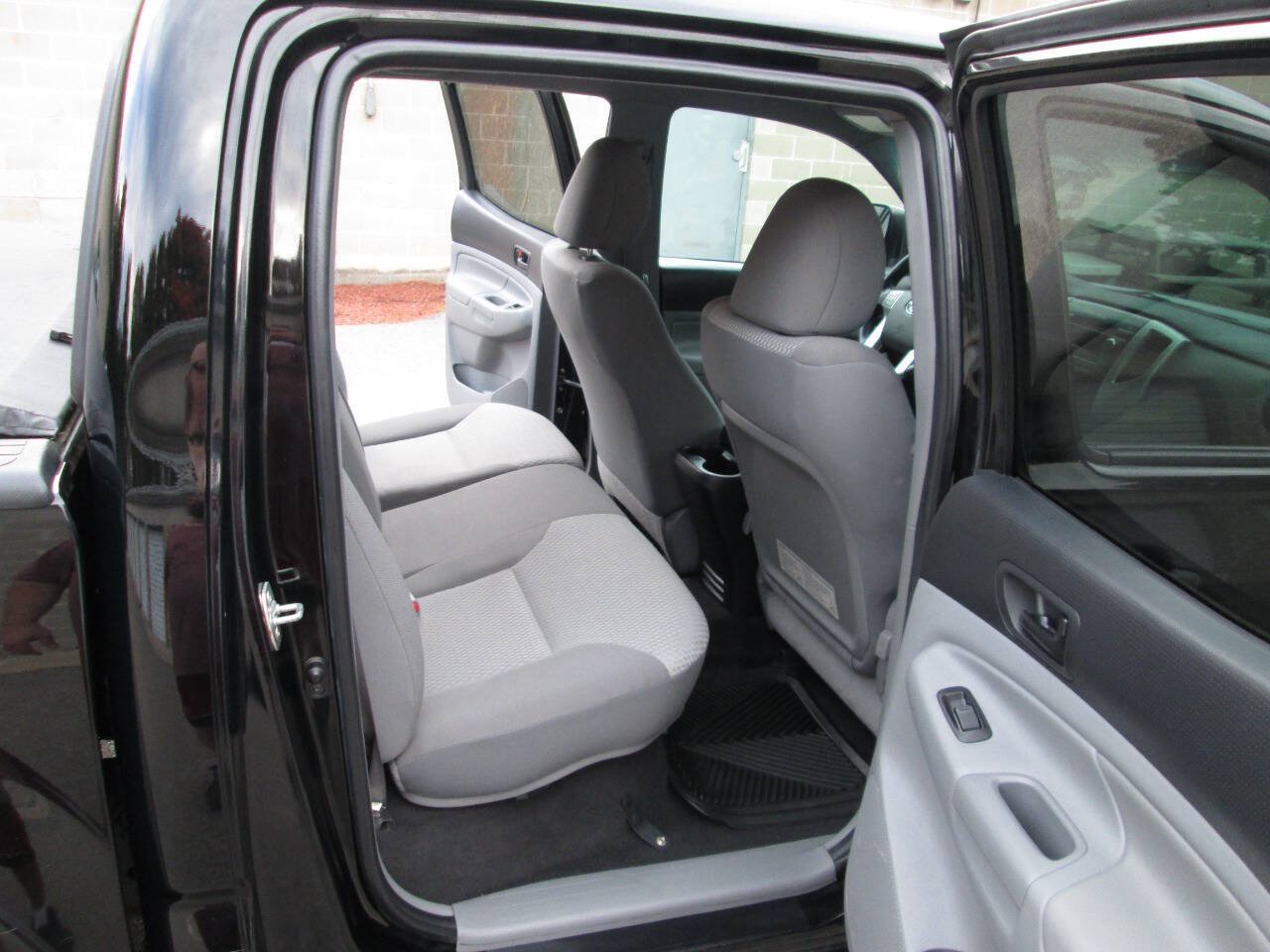 Used 2012 Toyota Tacoma 4x4 Double Cab w/ SR5 Pkg image 17