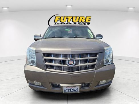 Used 2013 Cadillac Escalade ESV Premium AWD/4WD image 2