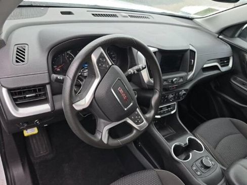 Used 2024 GMC Terrain SLE w/ Driver Convenience Package AWD/4WD image 9