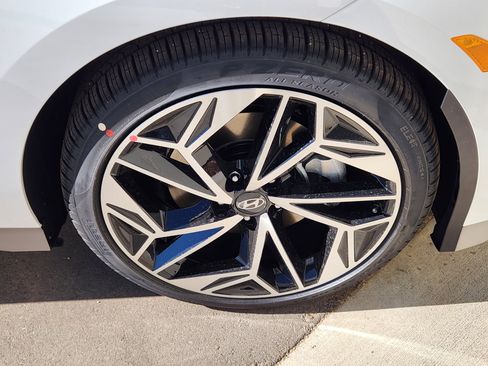 New 2025 Hyundai Ioniq 6 SEL image 16