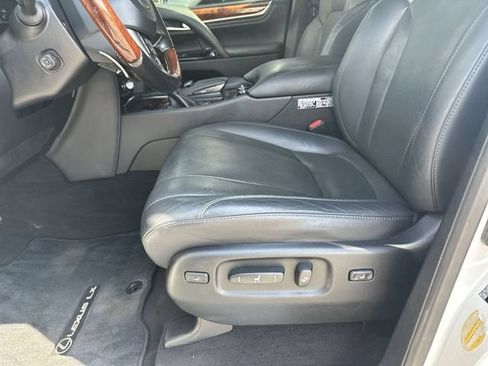 Used 2021 Lexus LX 570 4WD w/ Luxury Package image 13