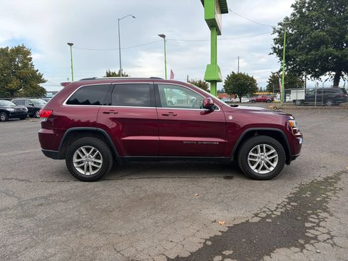 Used 2017 Jeep Grand Cherokee Laredo w/ Quick Order Package 23E AWD/4WD image 2