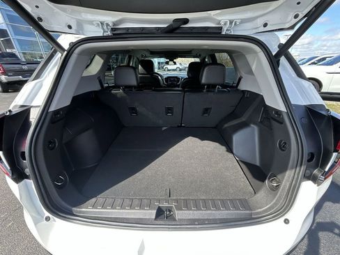 Used 2024 GMC Terrain SLT w/ Tech Package image 29