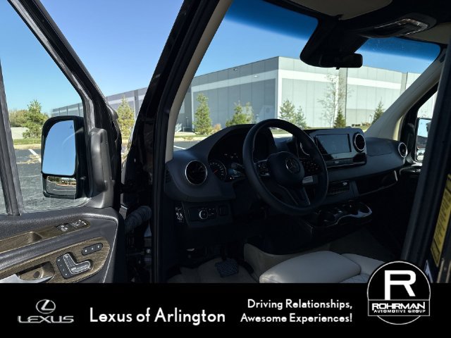 Used 2022 Mercedes-Benz Sprinter 2500 image 4