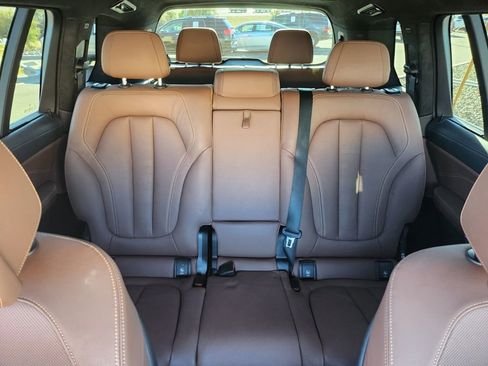 Used 2022 BMW X7 M50i w/ Dynamic Handling Package image 28