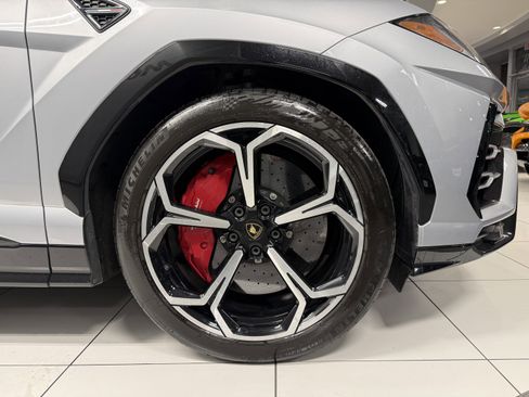 Used 2021 Lamborghini Urus image 26