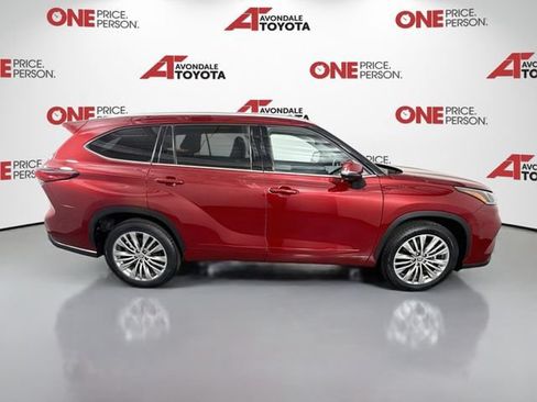 Used 2023 Toyota Highlander Platinum FWD image 8