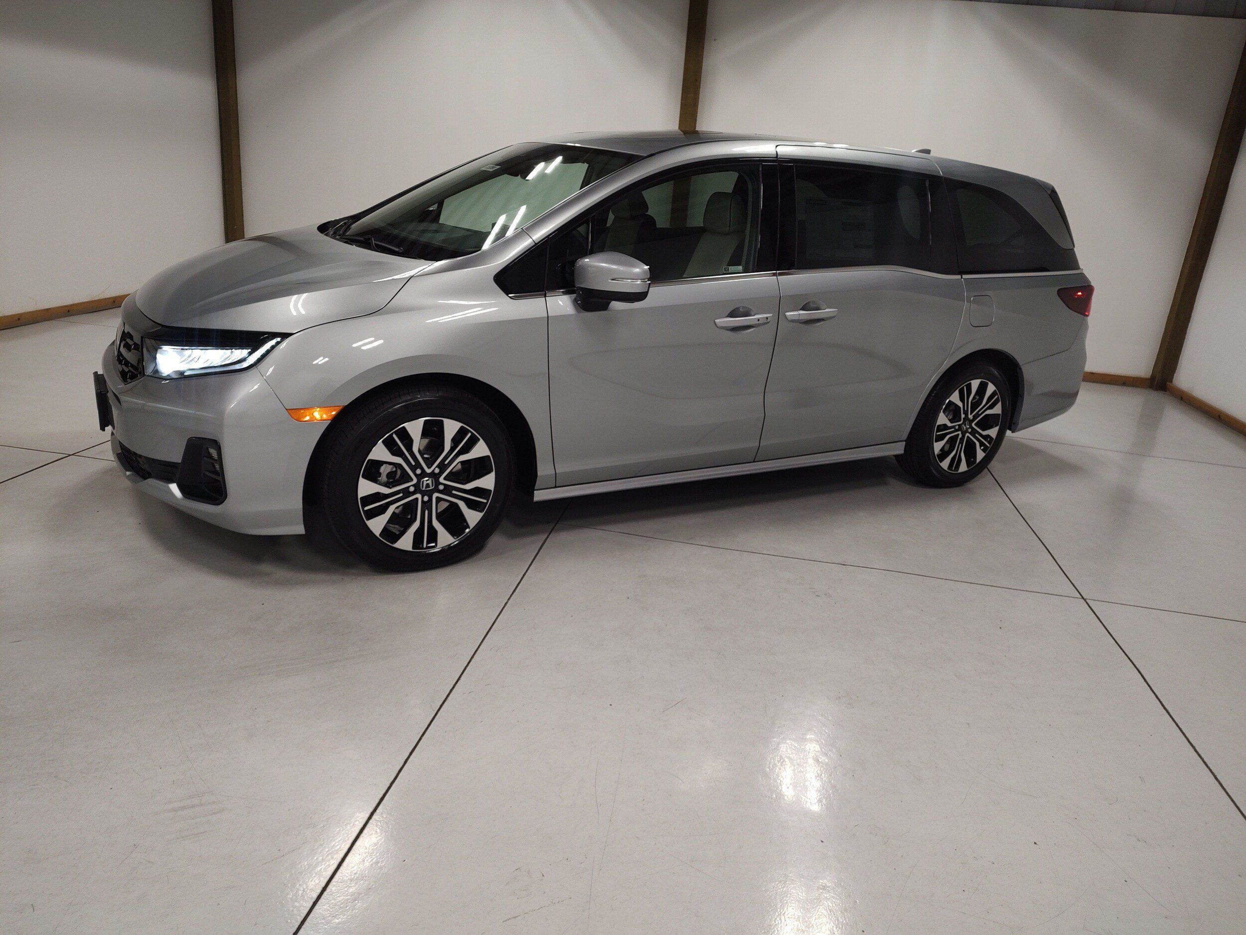 New 2027 Honda Odyssey Elite image 4