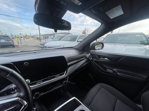 Used 2025 Chevrolet Equinox LT image 35