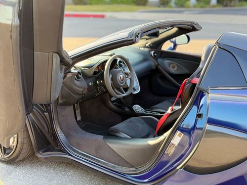 Used 2018 McLaren 570S Spider image 10