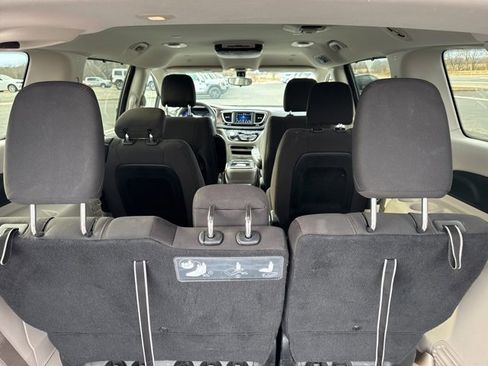 Used 2018 Chrysler Pacifica Touring Plus w/ Tire & Wheel Group image 8