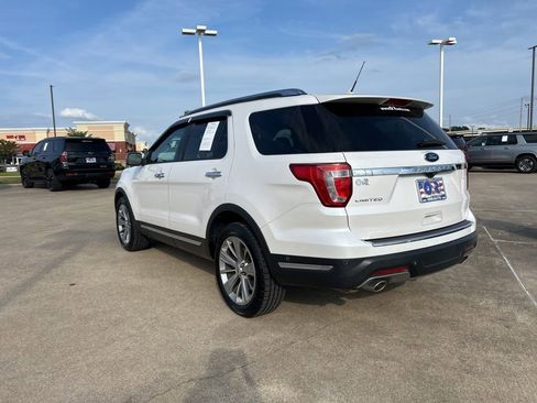 Used 2018 Ford Explorer Limited w/ Equipment Group 301A FWD image 8