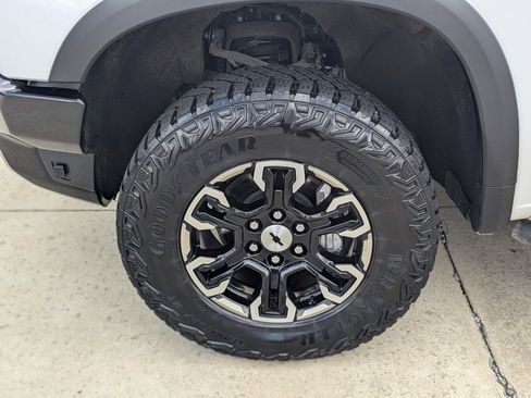 Used 2024 Chevrolet Silverado 1500 ZR2 w/ Technology Package image 23