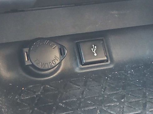 Used 2021 Toyota RAV4 LE image 30