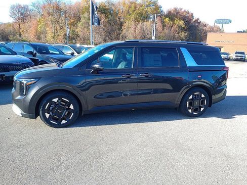 New 2026 Kia Carnival EX FWD image 4