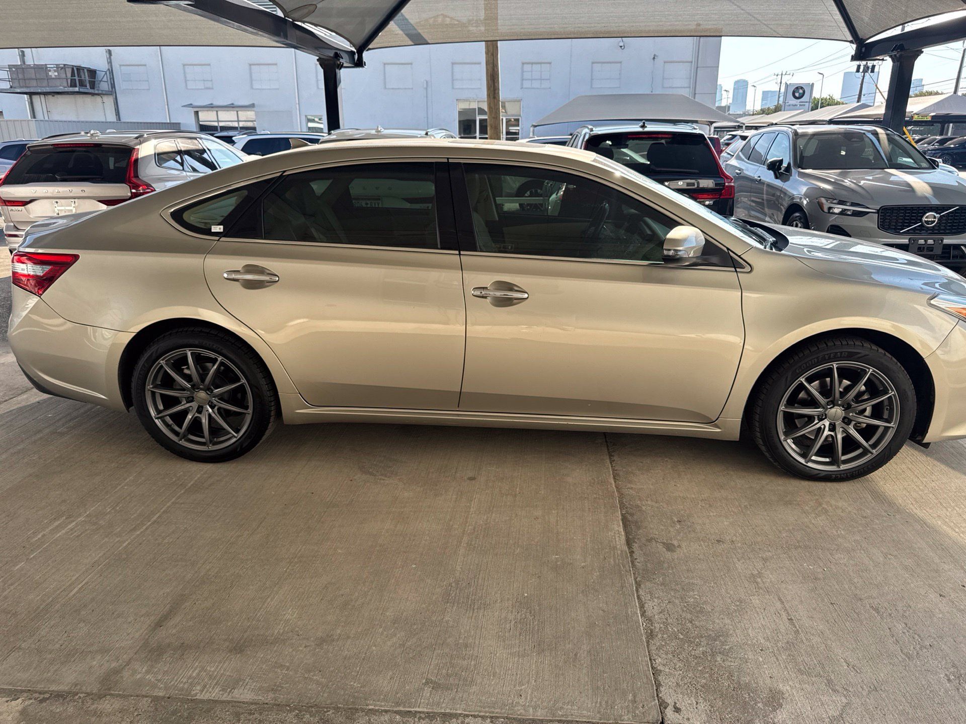 Used 2017 Toyota Avalon Limited FWD image 4