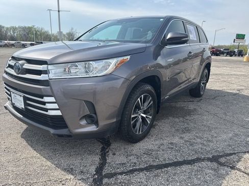 Used 2019 Toyota Highlander LE image 1