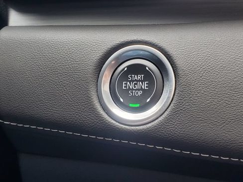 Used 2024 Cadillac Escalade Premium Luxury AWD/4WD image 20