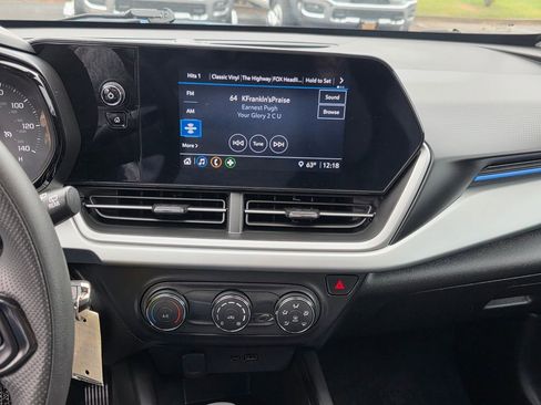 Used 2025 Chevrolet Trax LS image 20