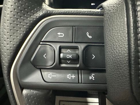 Used 2025 Toyota 4Runner SR5 AWD/4WD image 19