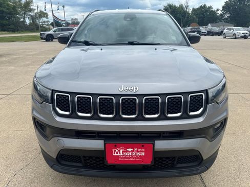 Used 2024 Jeep Compass Latitude AWD/4WD image 8