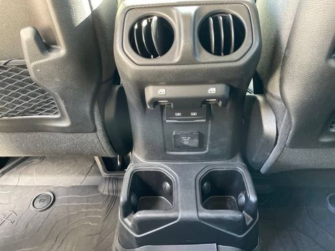 Used 2024 Jeep Wrangler Unlimited Rubicon w/ Technology Group AWD/4WD image 19