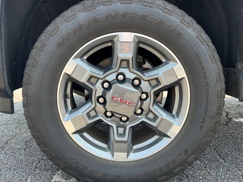 Used 2025 GMC Sierra 2500 SLT w/ SLT Premium Package AWD/4WD image 15