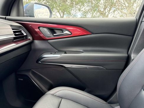 Used 2026 Chevrolet Traverse RS FWD image 24