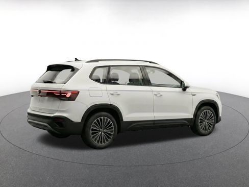 Used 2026 Volkswagen Taos SE FWD image 8