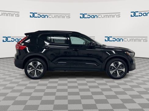 Used 2024 Volvo XC40 B5 Plus AWD/4WD image 9