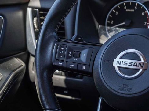 Used 2021 Nissan Rogue SV w/ Premium Package FWD image 16