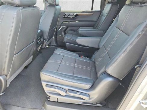 New 2026 Chevrolet Suburban High Country image 16