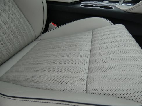 Used 2023 Genesis G70 2.0T w/ Sport Prestige Package image 25