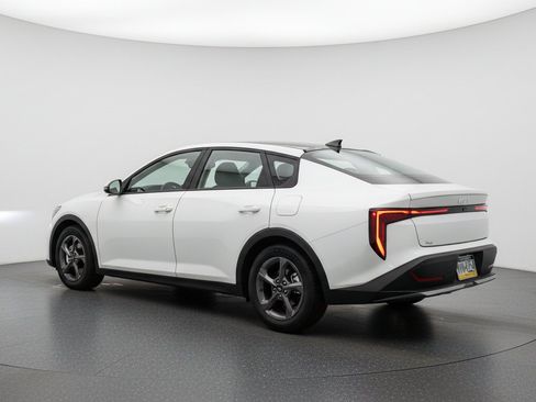Used 2025 Kia K4 FWD image 6