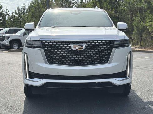 Used 2023 Cadillac Escalade ESV Premium Luxury AWD/4WD image 38