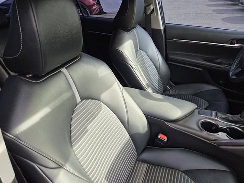 Used 2023 Toyota Camry SE image 7