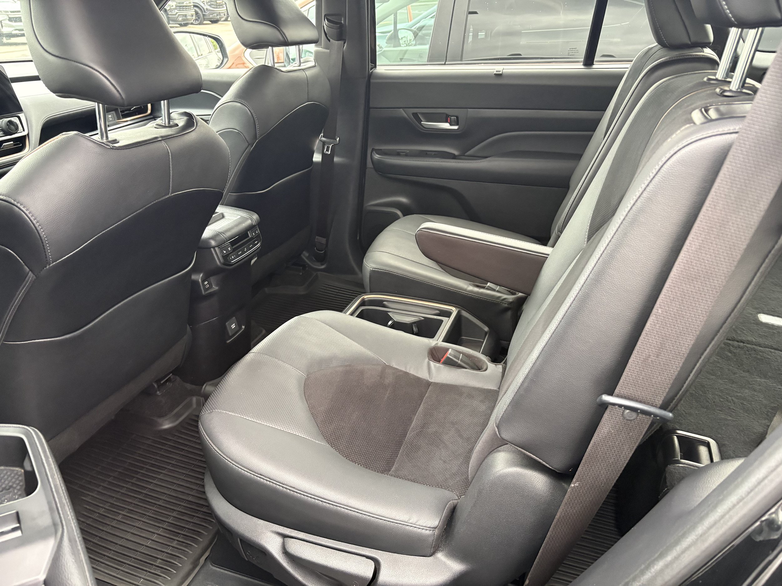 Used 2024 Toyota Grand Highlander AWD Hybrid image 8