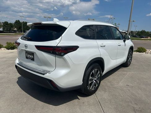 Used 2026 Toyota Highlander AWD image 8