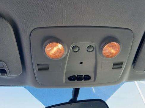 Used 2014 Chevrolet Traverse LT image 22