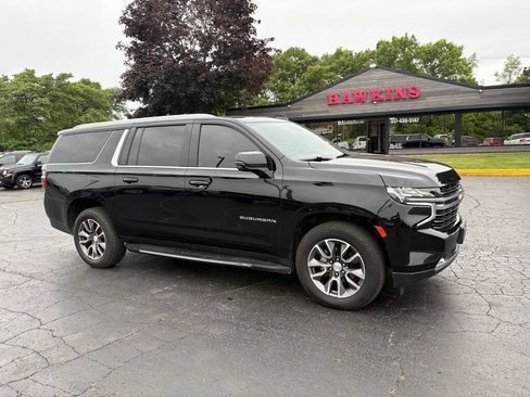 Used 2023 Chevrolet Suburban LT w/ LT Signature Plus Package AWD/4WD image 5