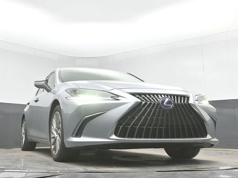 Used 2022 Lexus ES 300h Ultra Luxury w/ Accessory Package 2 FWD image 27