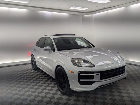 New 2026 Porsche Cayenne GTS image 7